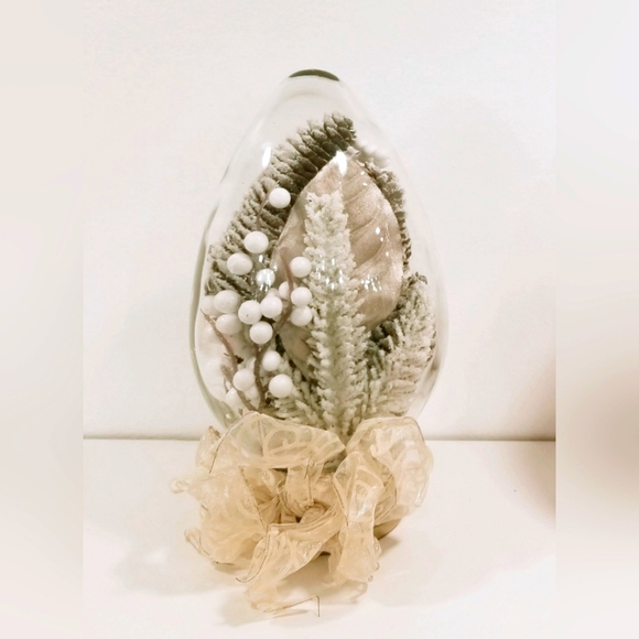 Unknown Other - Christmas decor with pine cones and bows